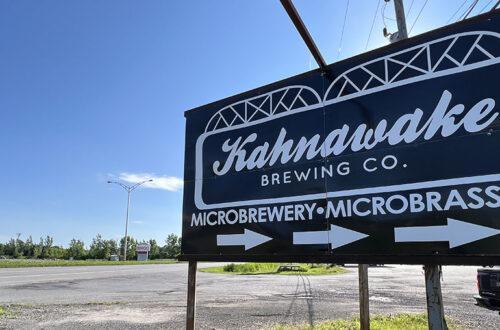 Sign for Kahnawake Brewing Co. in English and French