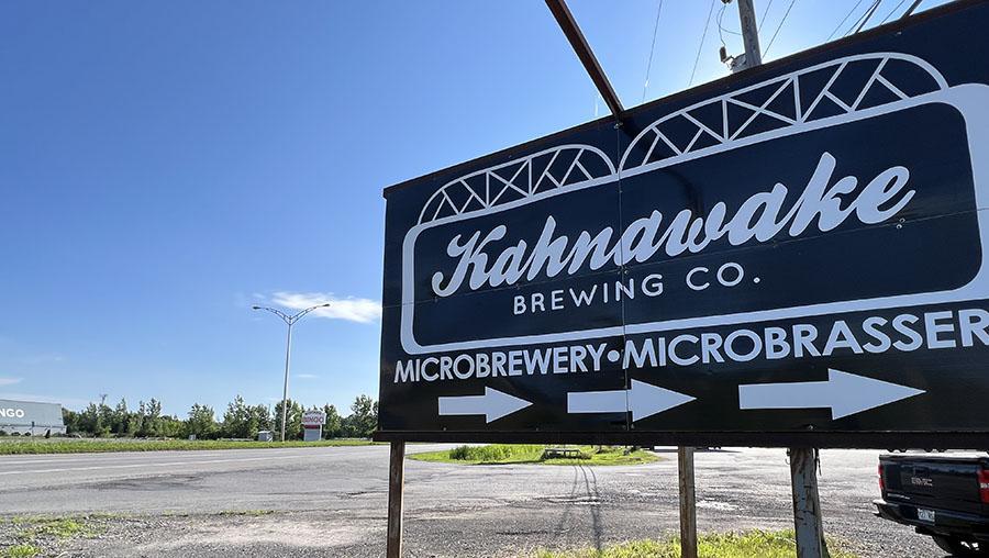 Sign for Kahnawake Brewing Co. in English and French